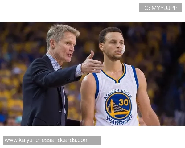 科尔称赞库里是球队核心一切战术围绕他展开